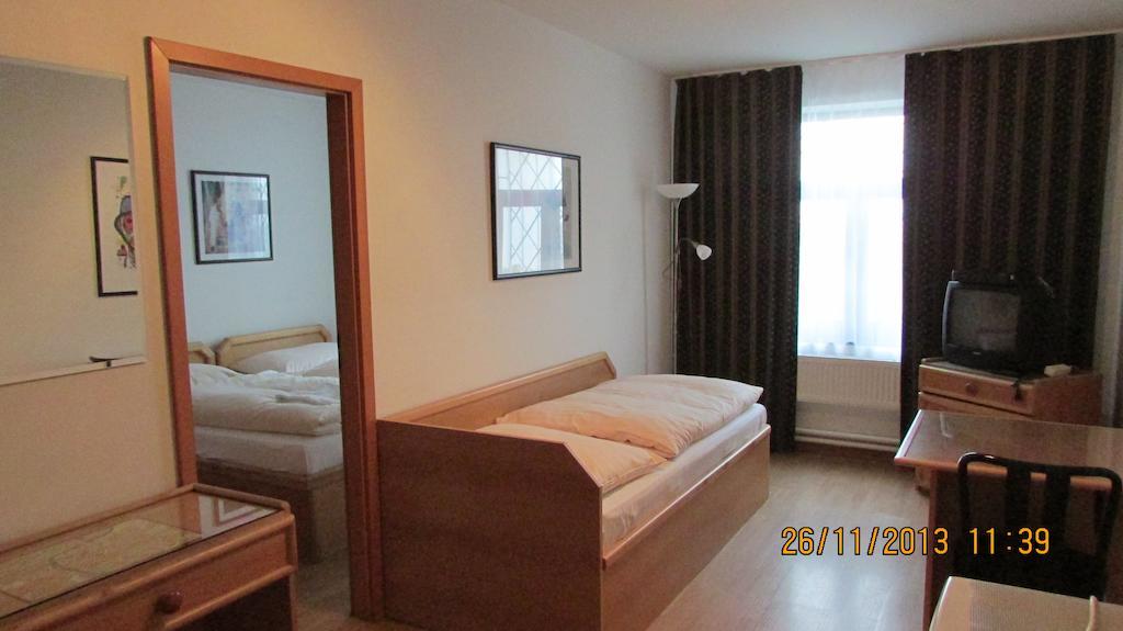 Villa Jinonice Praga Habitación foto